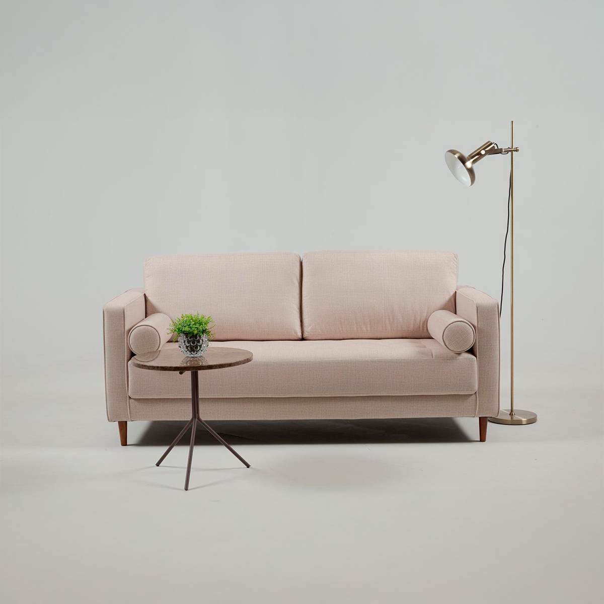 Sofa Keith – Klassisches 3-Sitzer-Sofa mit Holzfüßen & Rollenkissen-3