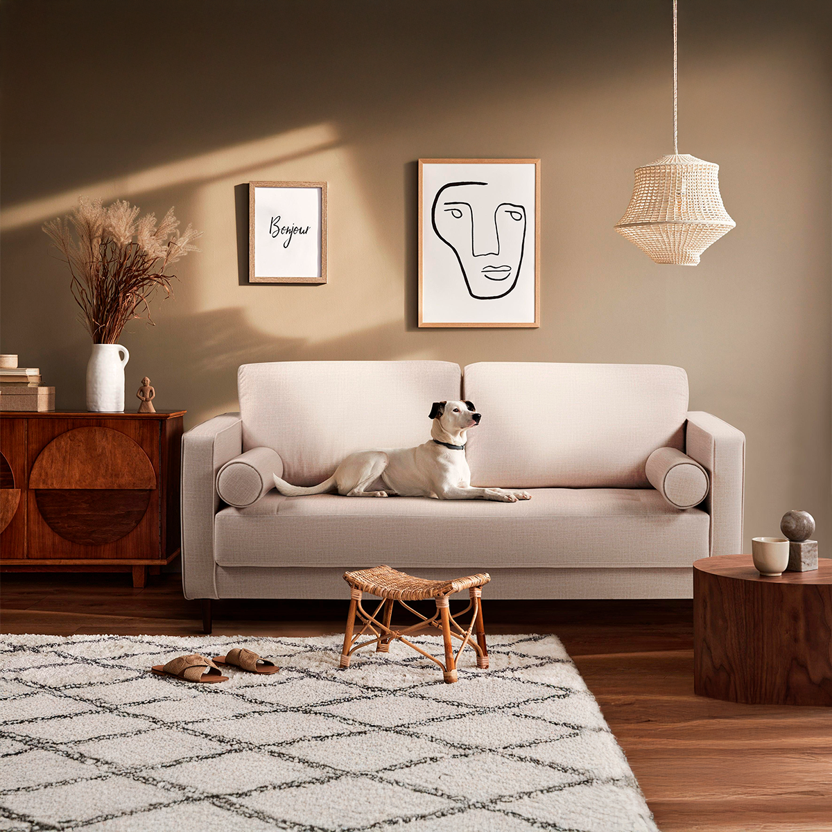 Sofa Keith – Klassisches 3-Sitzer-Sofa mit Holzfüßen & Rollenkissen-0