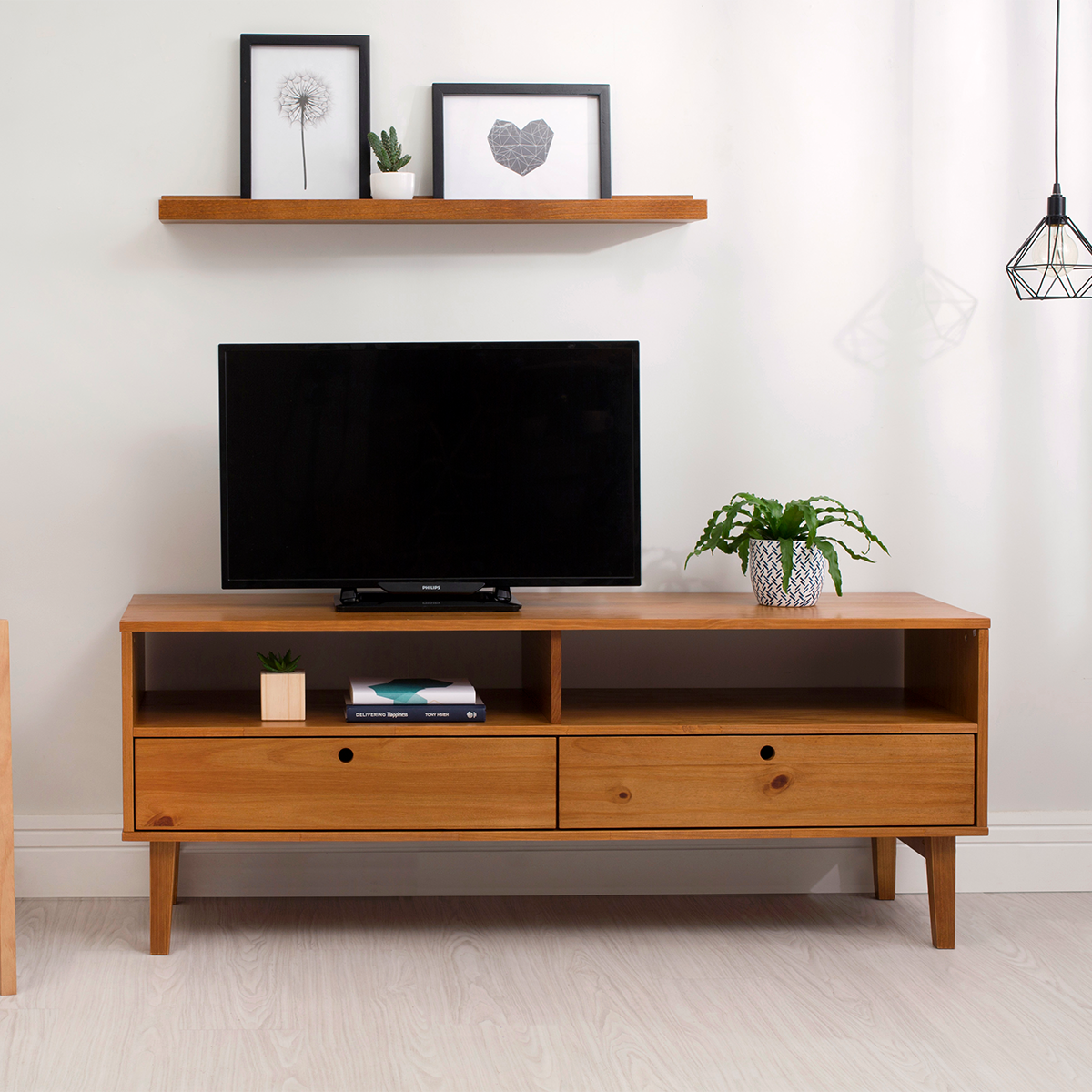 Lowboard Charme - Fernsehtisch mit Design im Retro-Stil